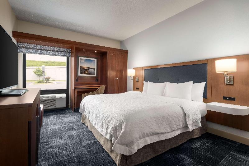 Hampton Inn Wausau image