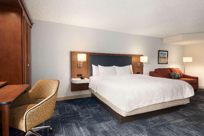 Hampton Inn Wausau image