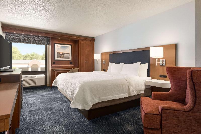 Hampton Inn Wausau image