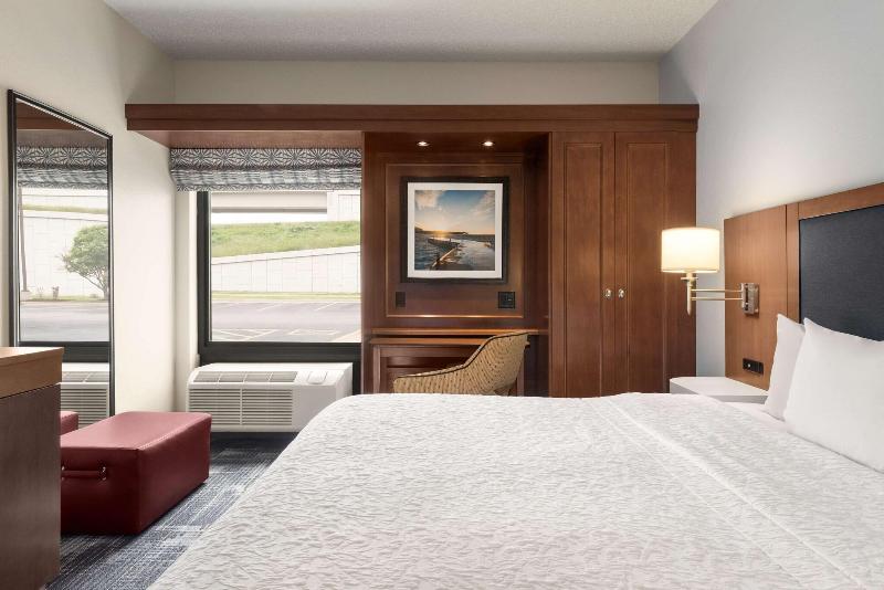Hampton Inn Wausau image