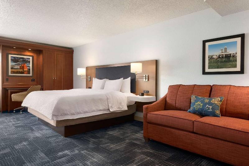 Hampton Inn Wausau image