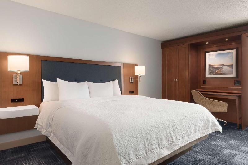 Hampton Inn Wausau image