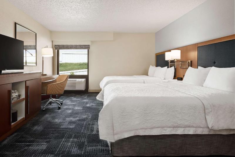 Hampton Inn Wausau image