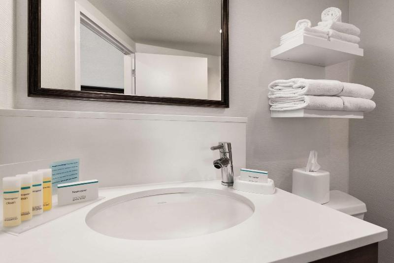 Hampton Inn Wausau image