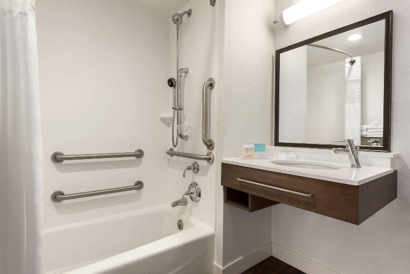 Hampton Inn Wausau image