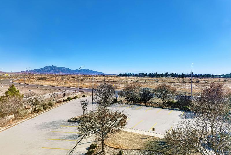 在meiguo.com看到的Hampton Inn Deming, NM的介绍图片