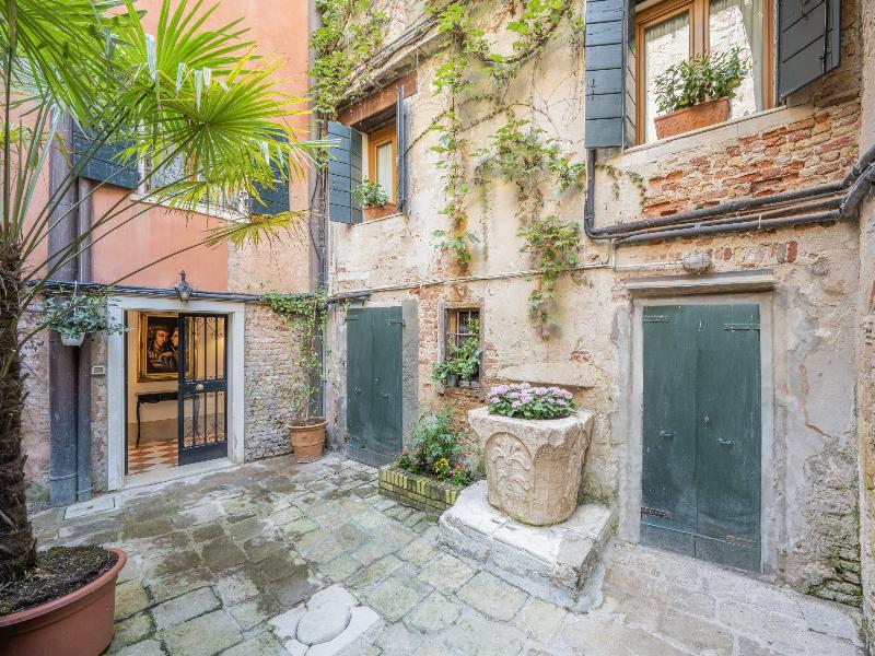 Palazzo Paruta image