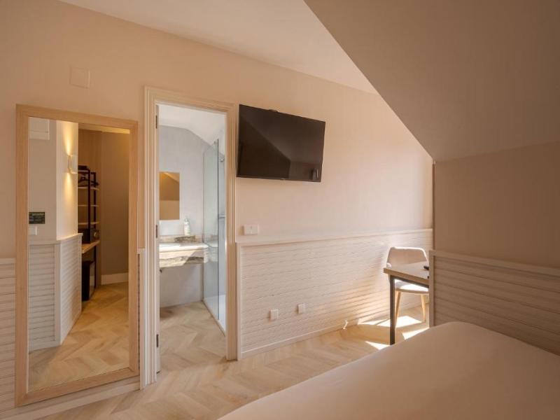 B&B HOTEL Gijon Centro Begoña image