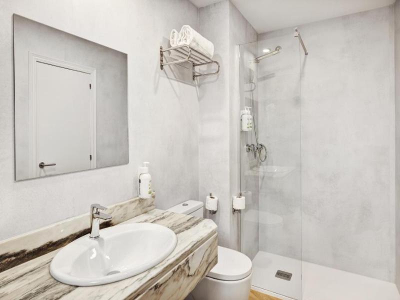 B&B HOTEL Gijon Centro Begoña image