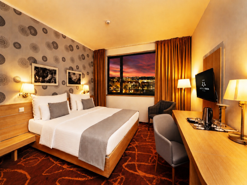 Iris Hotel Eden image