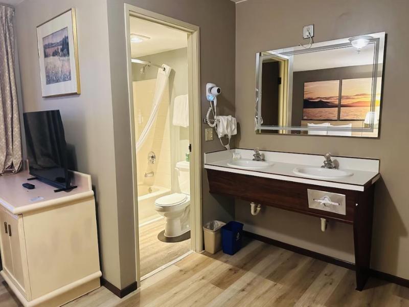 Days Inn by Wyndham Seatac Airport image