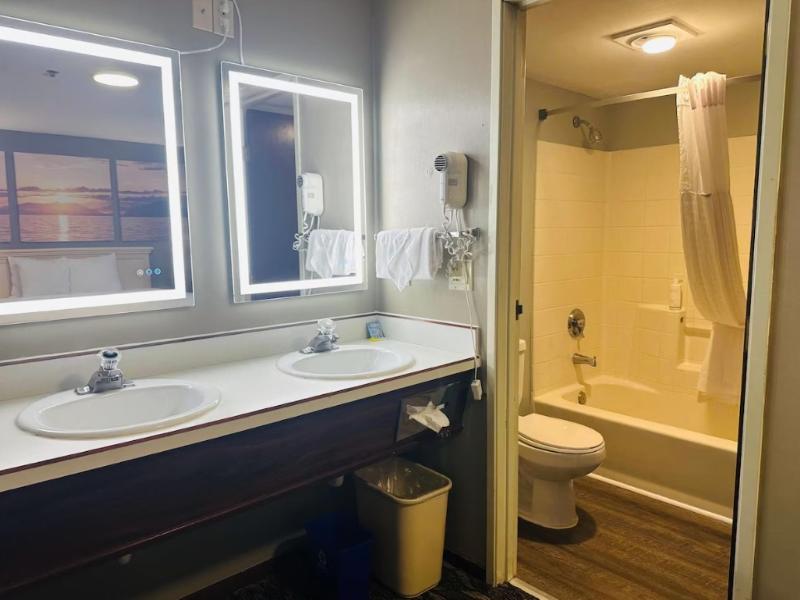 Days Inn by Wyndham Seatac Airport image