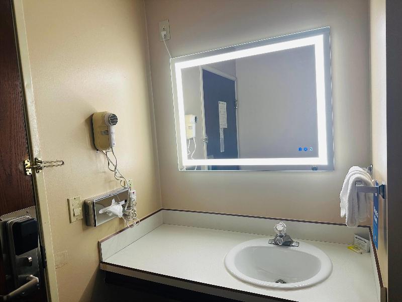 Days Inn by Wyndham Seatac Airport image