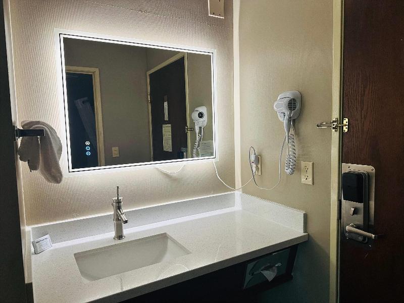 Days Inn by Wyndham Seatac Airport image