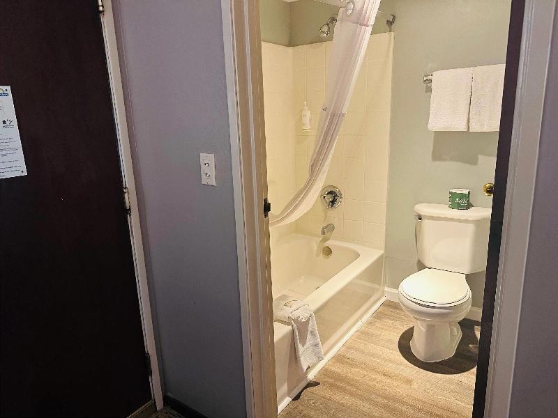 Days Inn by Wyndham Seatac Airport image