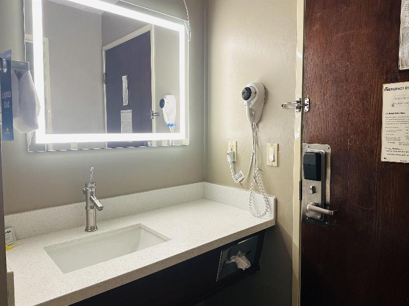 Days Inn by Wyndham Seatac Airport image