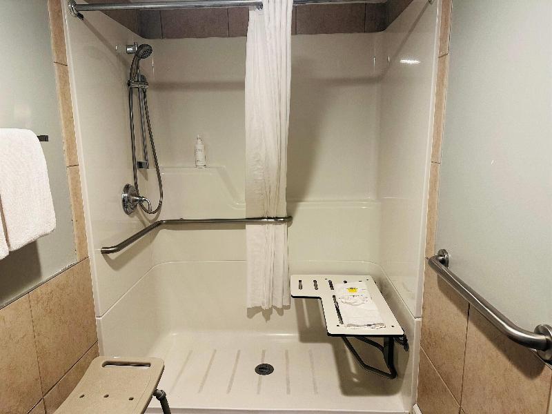 DOUBLE Accessible-Queen Size Bed — photo 6