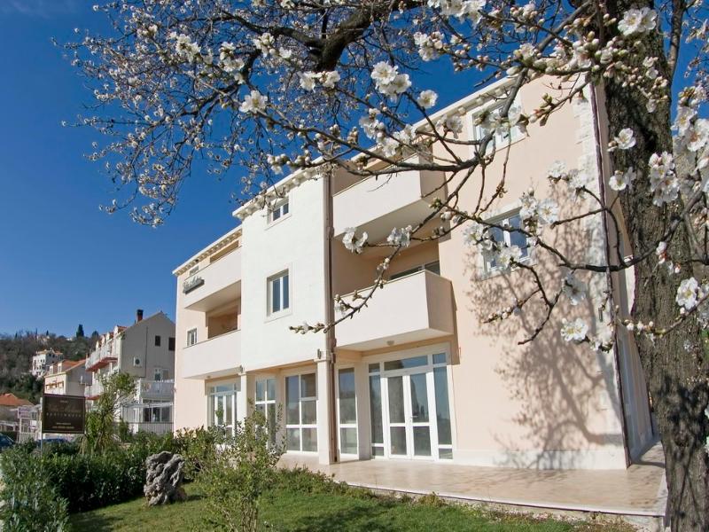 Villa Molina image