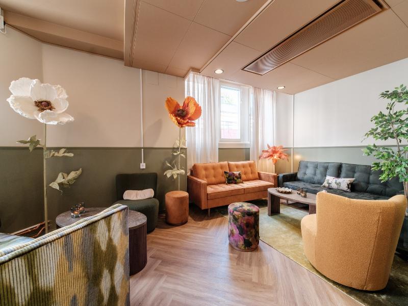 Corner Hotel image
