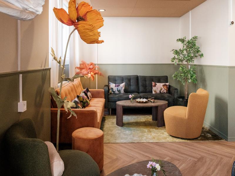 Corner Hotel image