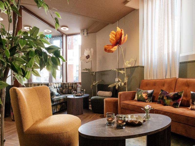 Corner Hotel image