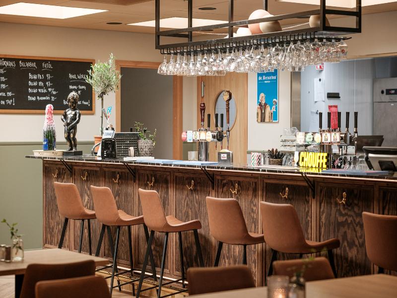 Corner Hotel image