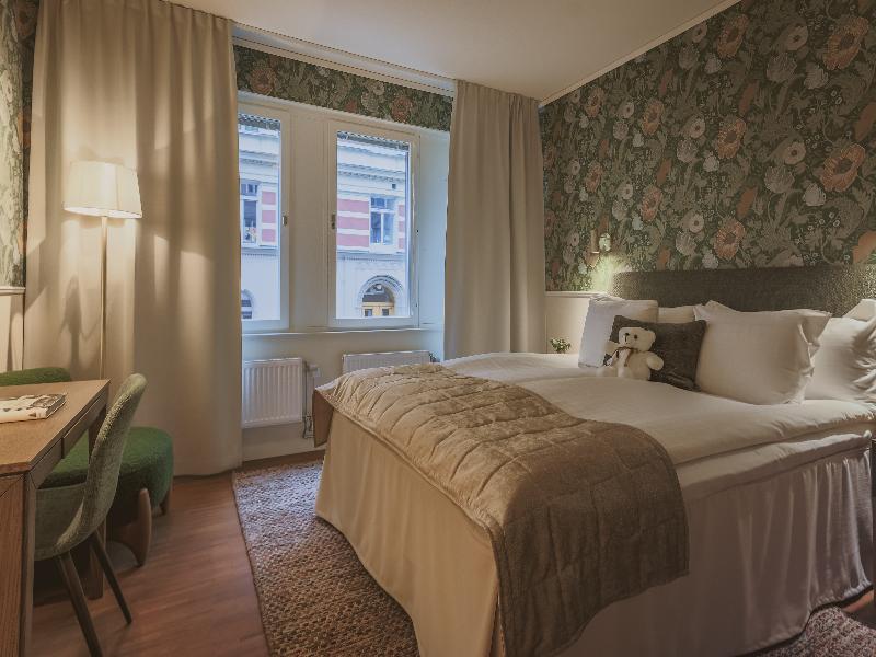 Corner Hotel image
