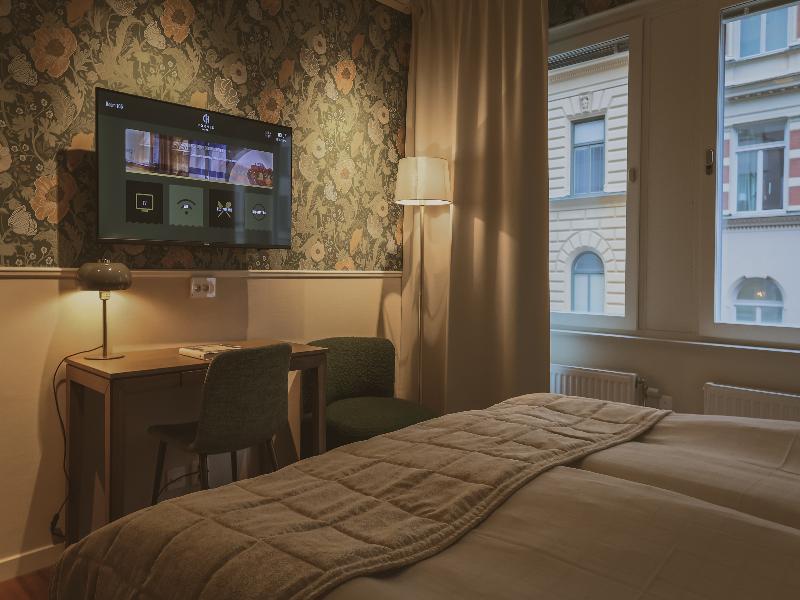 Corner Hotel image