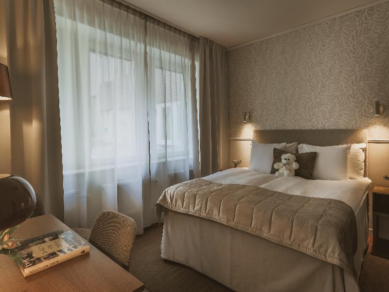 Corner Hotel image