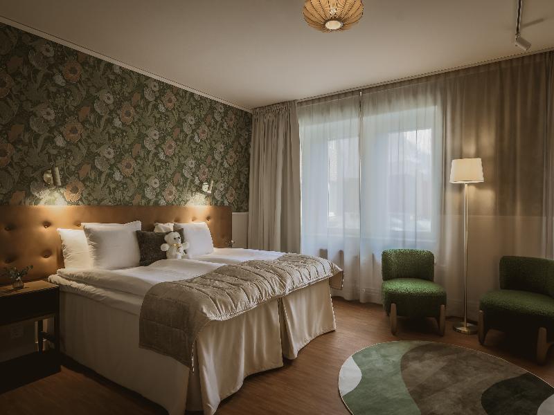 Corner Hotel image
