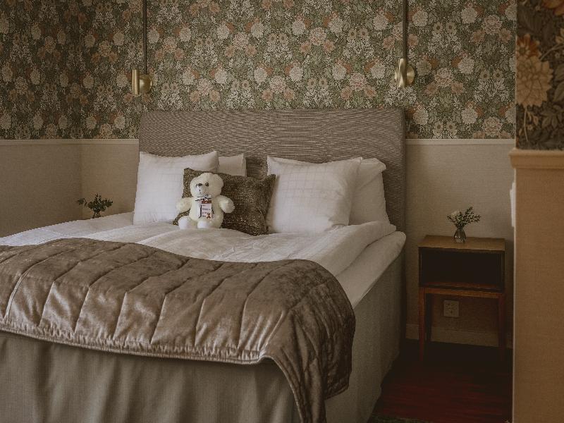 Corner Hotel image