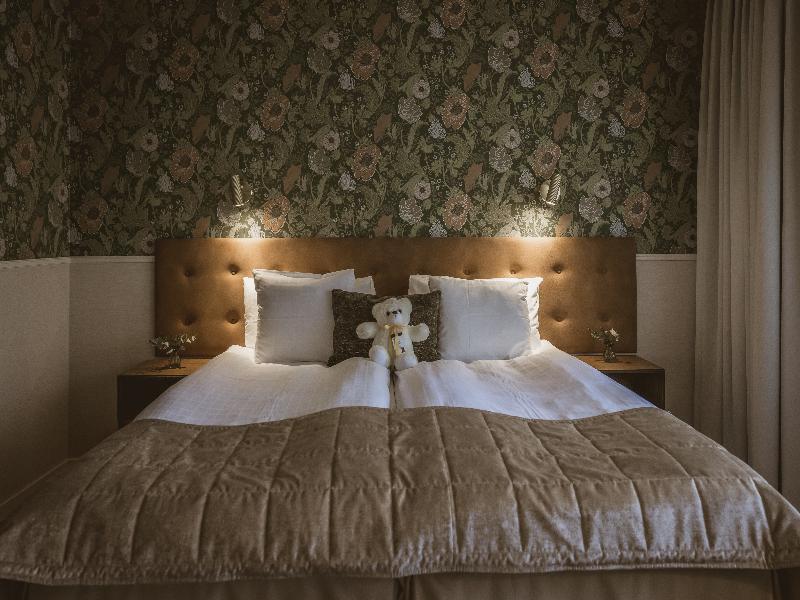 Corner Hotel image