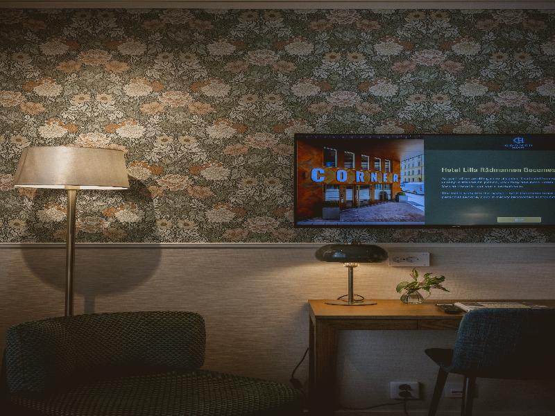 Corner Hotel image