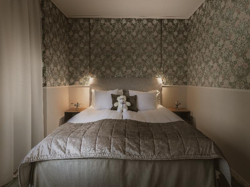 Corner Hotel image