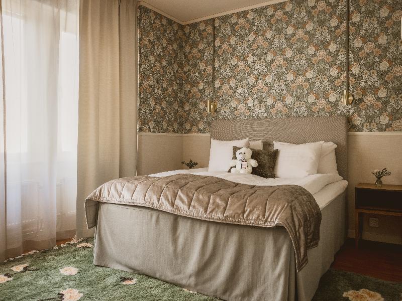 Corner Hotel image
