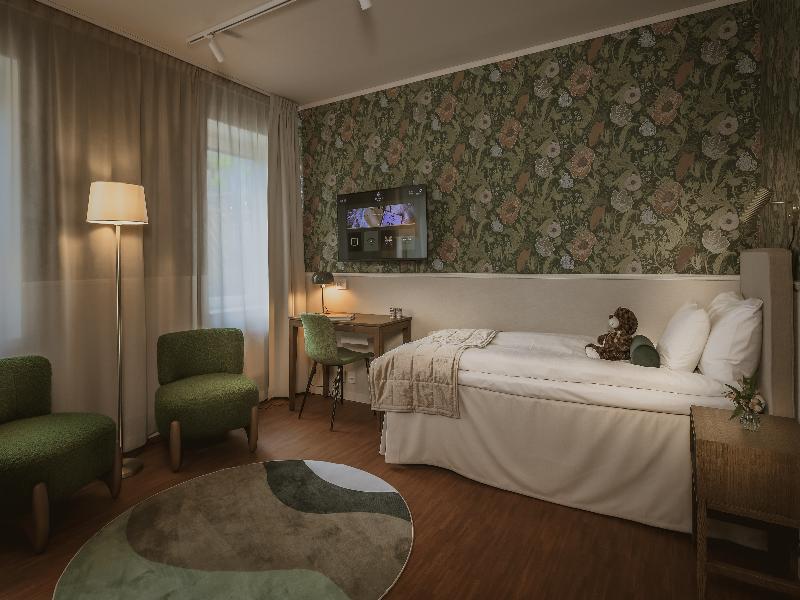 Corner Hotel image