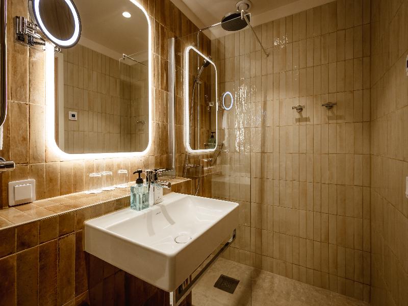 Corner Hotel image
