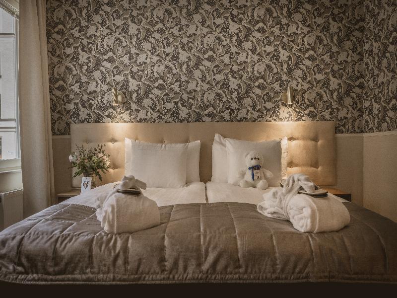 Corner Hotel image