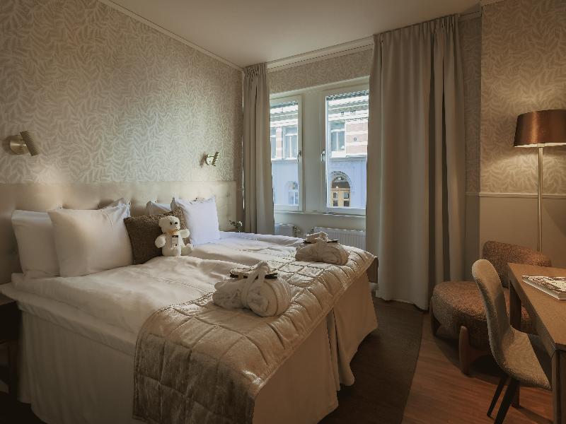 Corner Hotel image