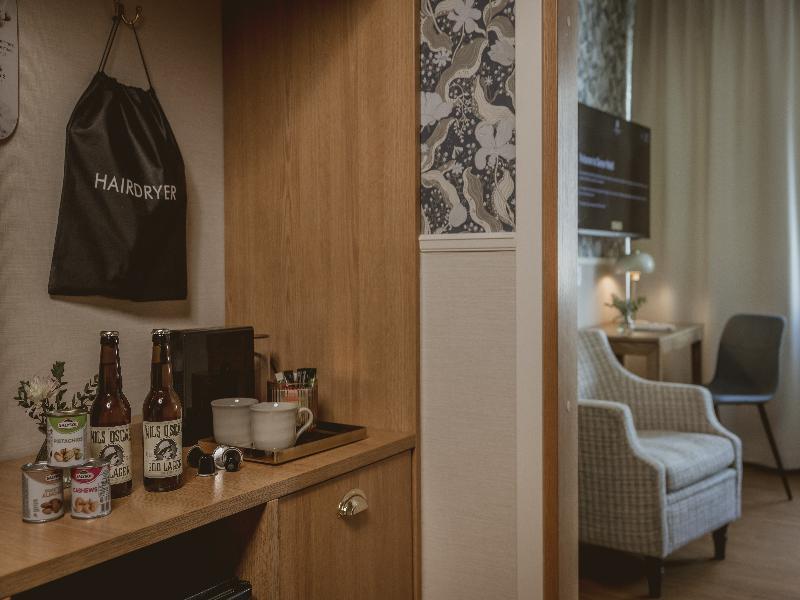 Corner Hotel image