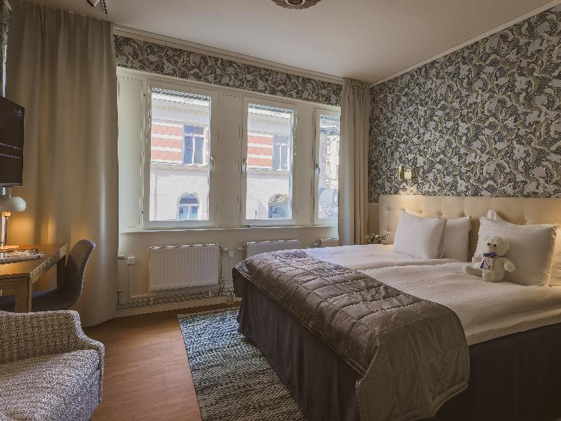 Corner Hotel image