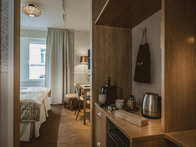 Corner Hotel image