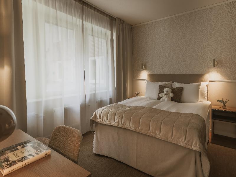 Corner Hotel image