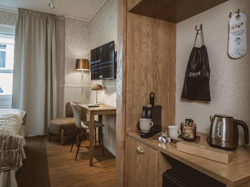 Corner Hotel image