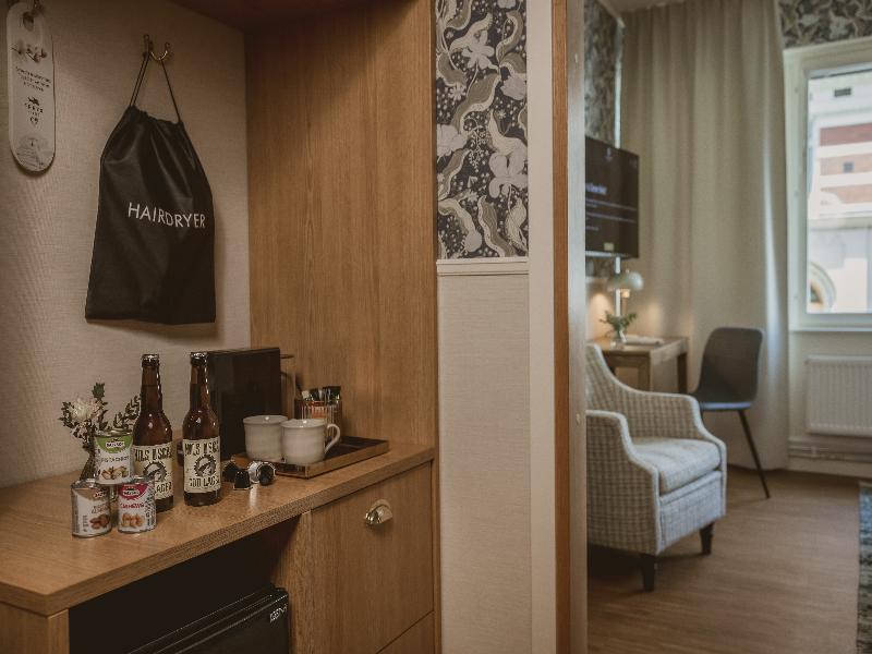 Corner Hotel image