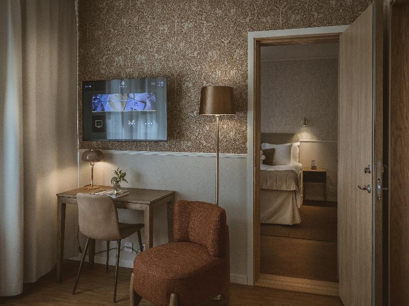 Corner Hotel image