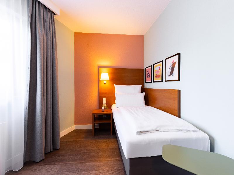 Garner Hotel Stuttgart City Centre by IHG image