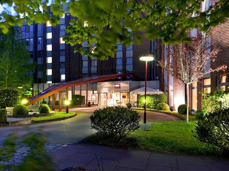 Mercure Hotel Hamburg Am Volkspark image