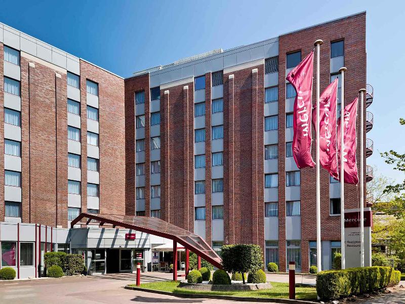 Mercure Hotel Hamburg Am Volkspark image