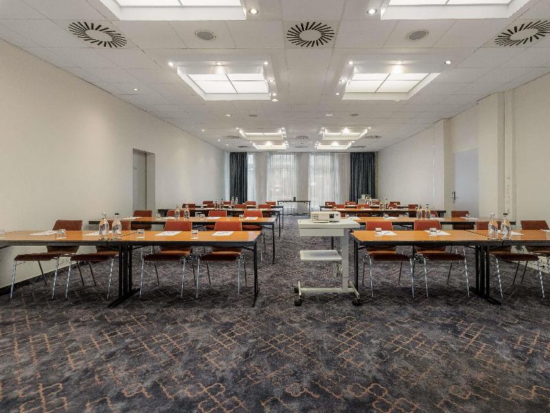Mercure Hotel Hamburg Am Volkspark image